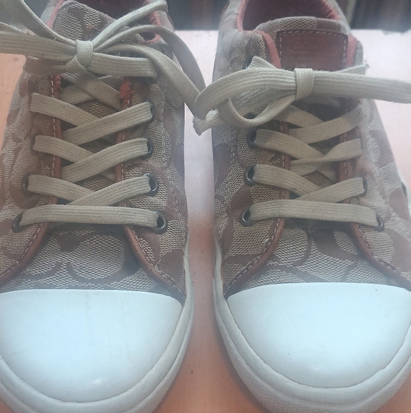Coach Shoes (Size 6) - Picture 6 of 8